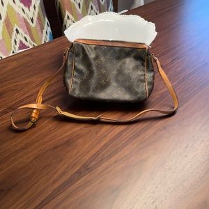 Louis Vuitton vintage shoulder bag